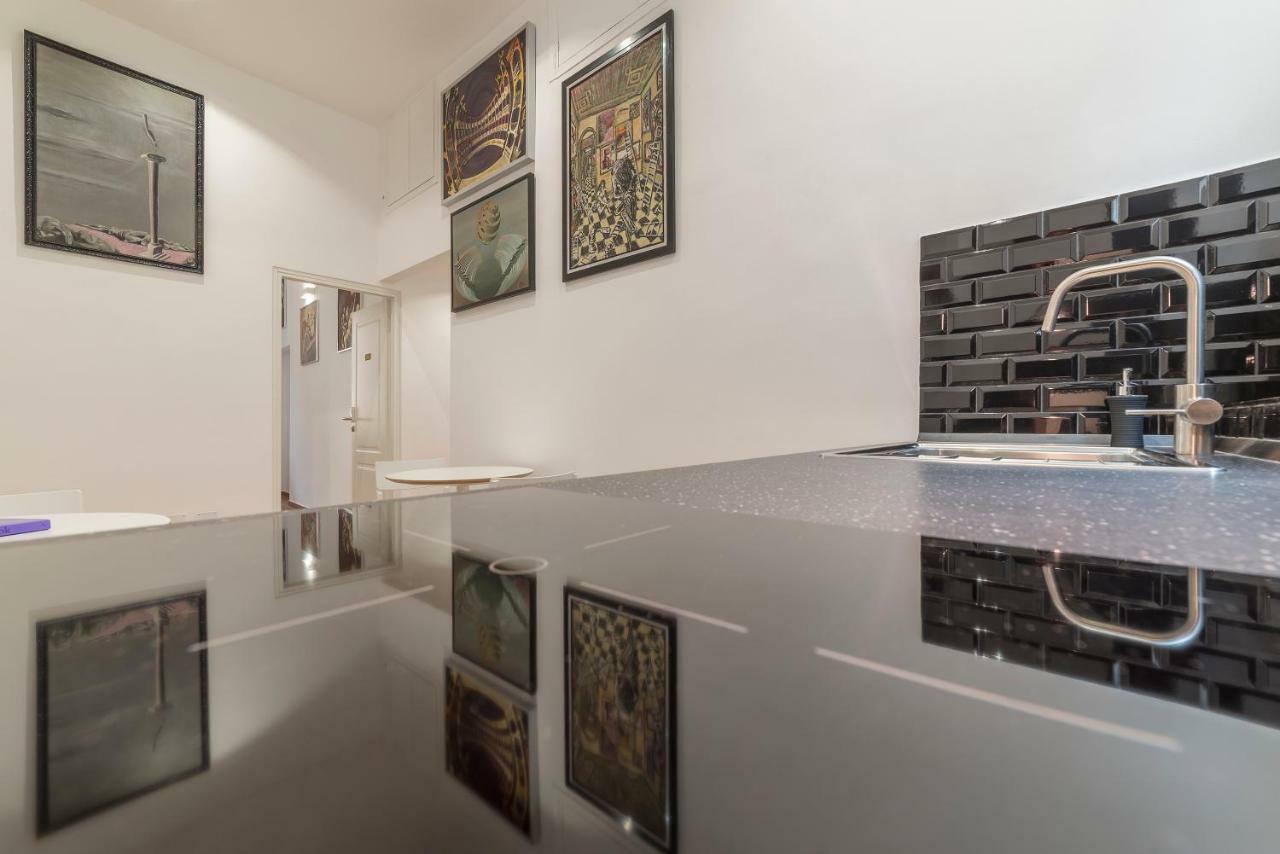 Apartment Via Genova Rom